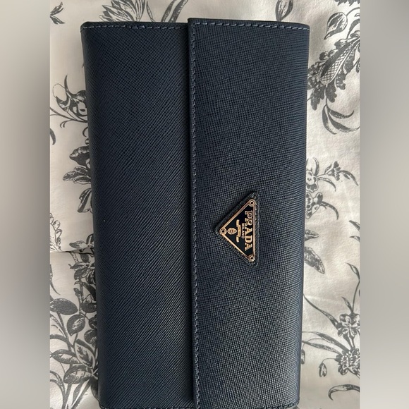 Prada navy travel wallet - Picture 1 of 5